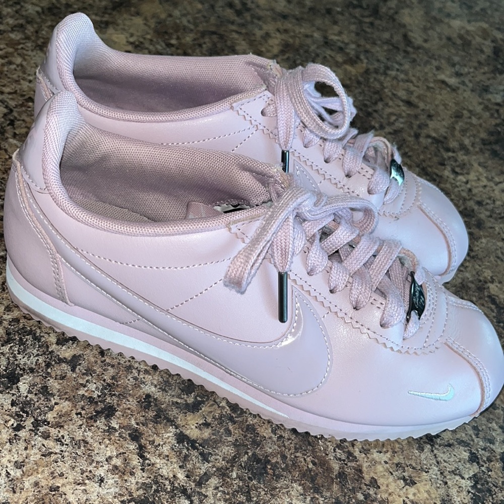 Nike Women's Pink Sneakers
